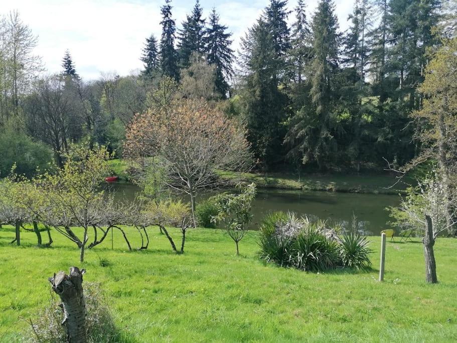 Chalet En Pleine Nature Au Bord D'Un Etang Lanvallay Exteriér fotografie